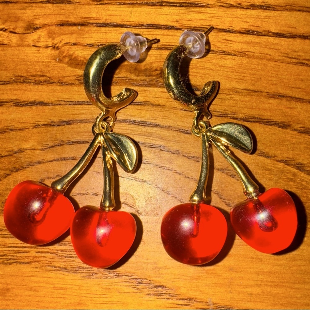 Cherry Earrings Goldtone Pierced NWOT